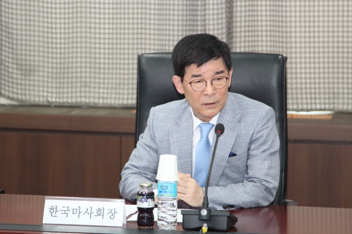 김낙순 회장은 인사말과 한국마사회에 대한 기자들의 다양한 질문을 답변했다. ⓒ미디어피아 안치호