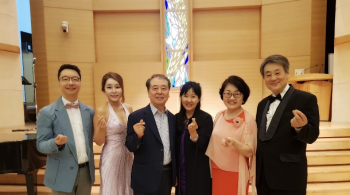 왼쪽부터 작곡가 성용원, 소프라노 김정아, 작곡가 임긍수, 차은선 남예종 대표, 서영순 시인 그리고 박유석 목사