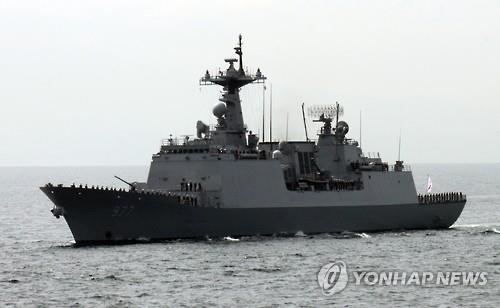 일본 해상자위대의 한국을 초청하지 않은 관함식이 태풍 하기비스의 영향으로 취소됐다. 2015년 참가한 한국의 대조영함 모습(사진= 연합뉴스).