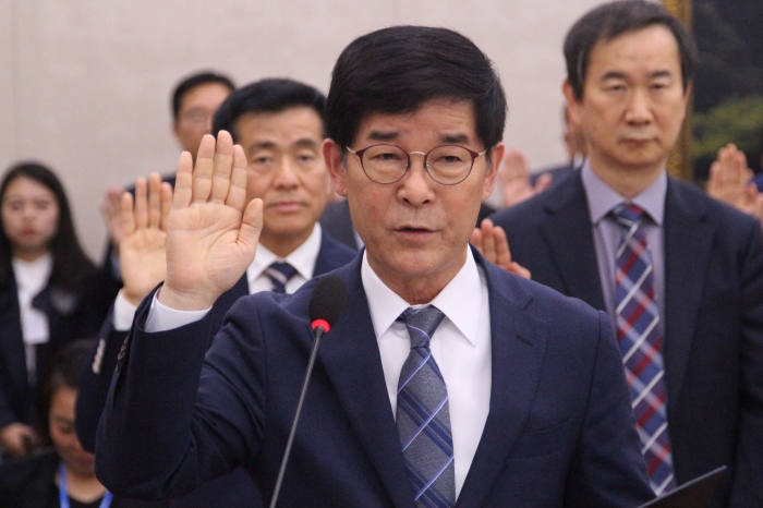김낙순 한국마사회 회장이 2019 농해수위 국정 감사에서 선서하고 있다. ⓒ미디어피아 안치호