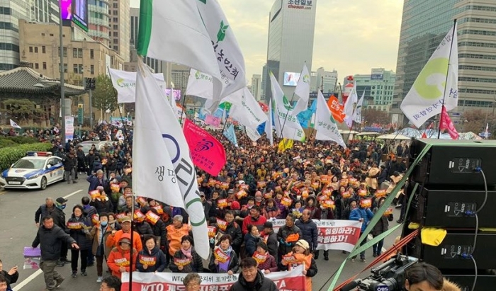 민중공동행동은 서울 광화문광장에서 ‘2019 전국민중대회’를 열었다(사진 제공= 민중공동행동 페이스북).