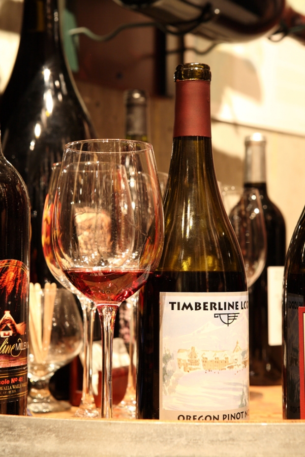 '팀버라인 롯지'라는 이름을 단 오리건 피노누아 와인. 특급 호텔이지만 합리적인 가격이라 코스에 따라 와인을 매칭해 마시는 즐거움이 있다.