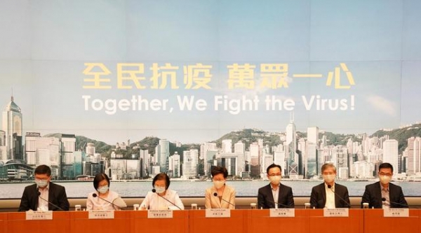 홍콩의 코로나19 신규 확진자가 속출하면서 홍콩특별자치구 행정부가 긴급 기자회견을 하고 있다. 사진제공=신화사