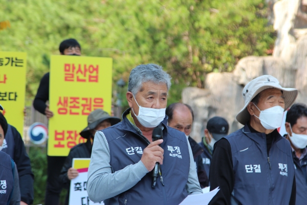 성명서를 발표하는 김창만 축산경마산업 비상대책위원장 ⓒ미디어피아 황인성