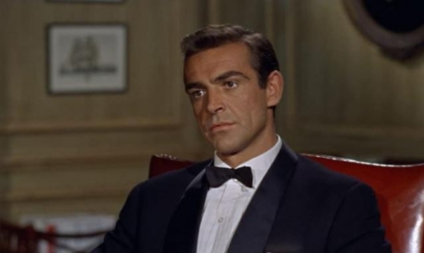 숀 코너리를 스타덤에 올린 007 시리즈의 첫 작품 '007 살인번호'(1962) 중 한 장면.