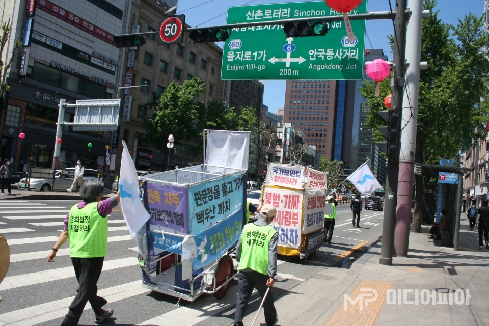 종각사거리로 이동하는 '통일인력거' / 사진 촬영=강승혁 전문 기자