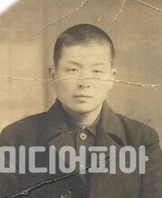 권영길의 아버지 권우현 선생의 생전 모습으로 1945년 경에 촬영된 사진으로 추측된다.  / 사진=권영길의원실 자료