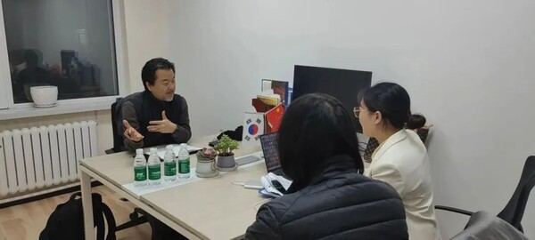 한국벤쳐기업투자 대표단이 지난 2월 23일 중국 흑룡강성 하얼빈에 도착하여 상담하고 있다. 사진제공=哈尔滨同玄科技有限公司
