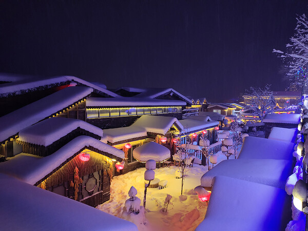중국 최대, 최고의 아름다음을 간직한 눈(雪)이 잠드는 동네 설향(雪乡) 밤의 모습, 사진제공=黑龙江日报