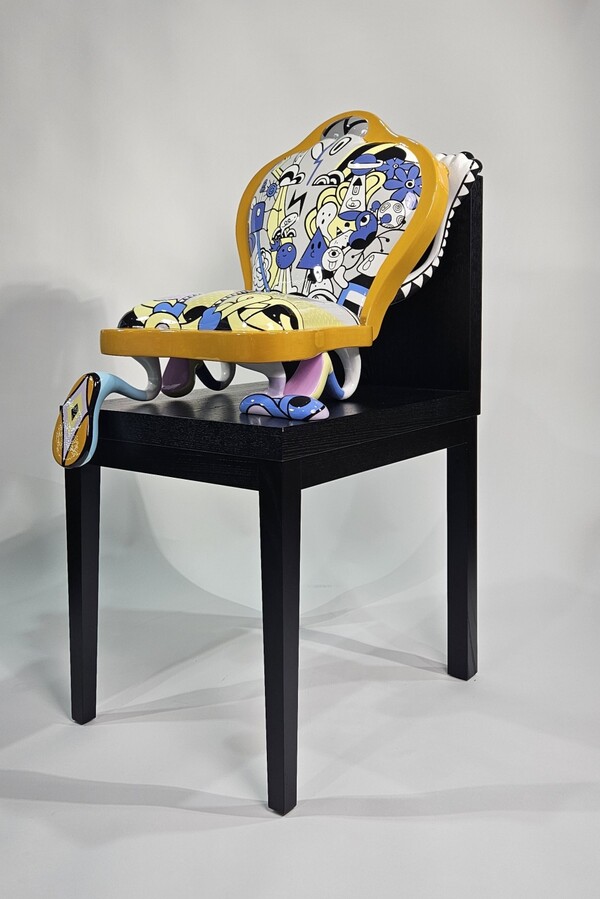 Dohanism Chair 2023 110x50cm 오동나무조각 / 갤러리 제공