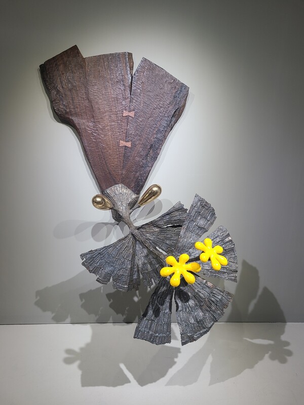 little CRAZY CLASSICS -Wall plant- 2011 H160 x W140 x D110 Rosewood, Stainless steel, Bronze, Polyethylene / 기자 제공